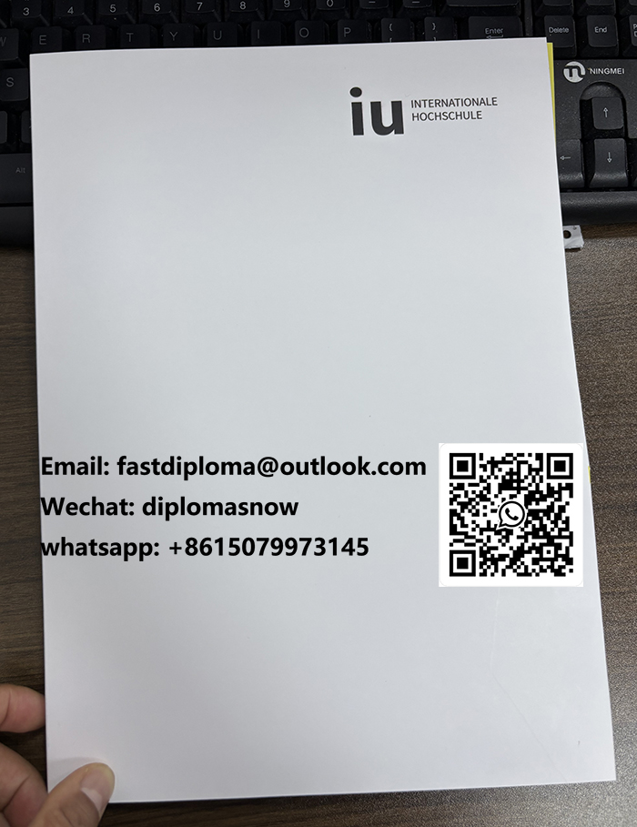 IU Internationale Hochschule Urkunde cover IU Internationale Hochschule Urkunde cover